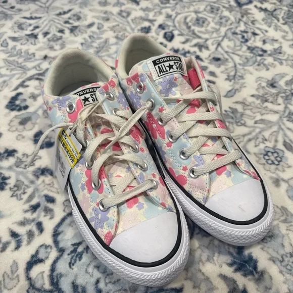 Converse Kids' Floral Sneakers - size 5 kids fits women’s 7 - Picture 1 of 6